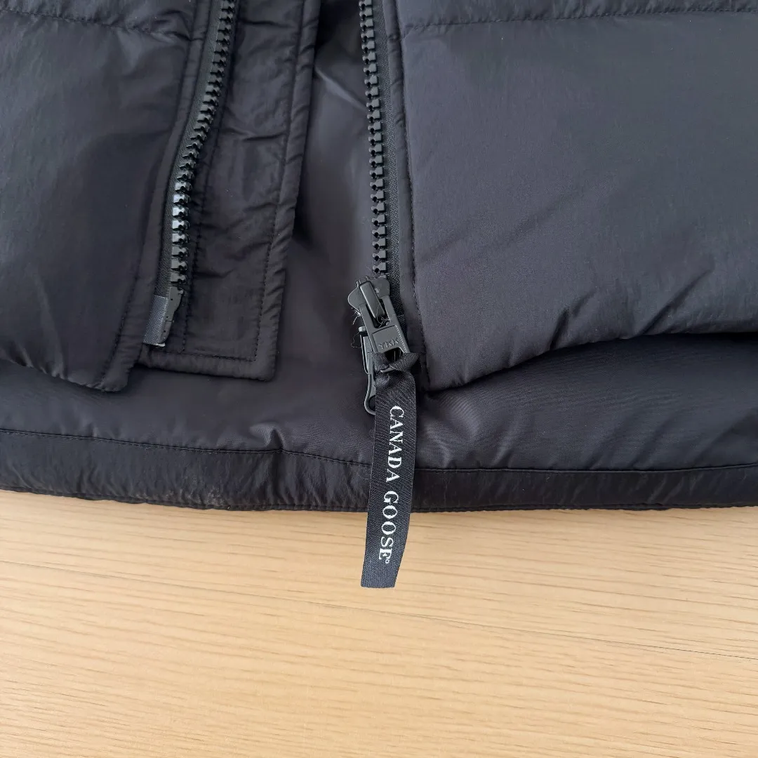 Style number: Y 181 CANADA GOOSE | Goose 2800 long armband hooded down jacket Color: Black red label Black black label Navy Blue Size: XS-XXL